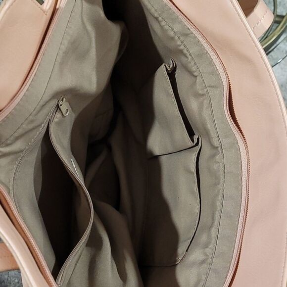 KENNETH COLE REACTION PURSE - Picture 5 of 6